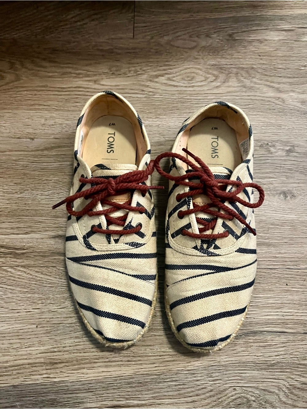 TOMS Cordones Natural Woven Rivera Stripe on Rope Navy Stripes and Red Laces